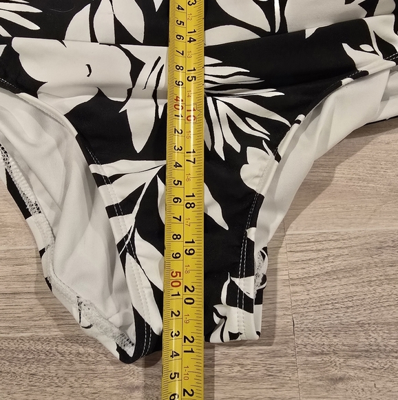 Lands' End Women's One-piece Swimsuit Size Medium Hawaiian Black White. - Picture 13 of 14